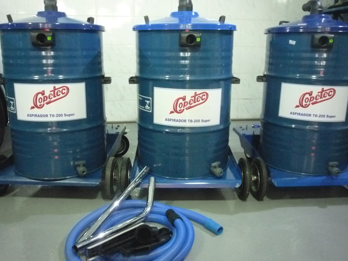 aspirador_tambor_200_litros_agua_e_po_acessorios.gif